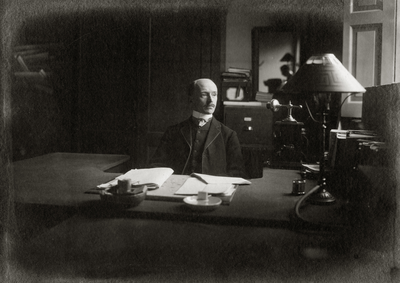 104459 Portret van A. van Doorninck, geboren 1874, griffier van de Provinciale Staten van Utrecht (1911-1923), lid van ...